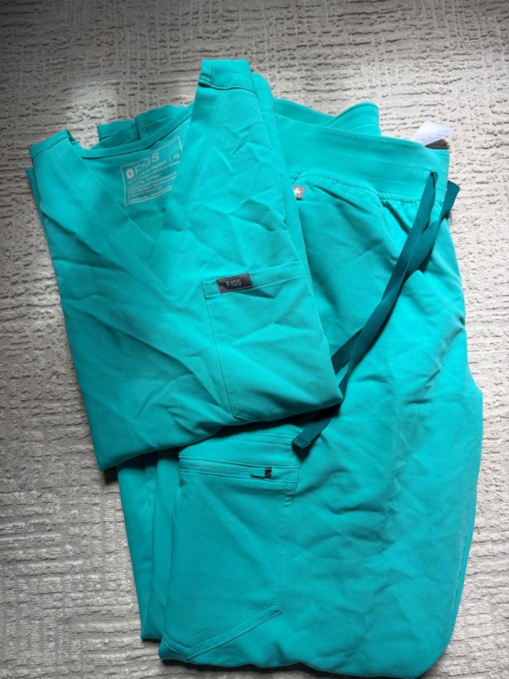 Figs oasis/ light teal women’s scrub jogger and shirt